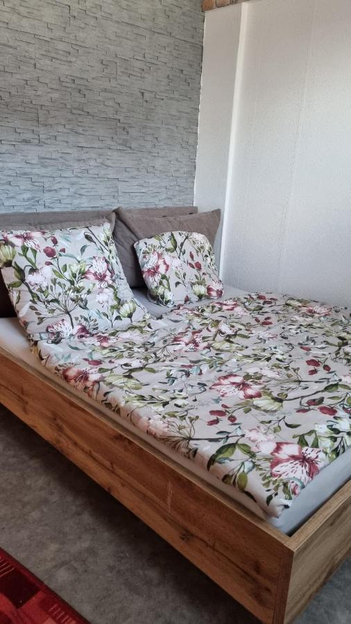 Modern Eingerichtete 3-Zi-Ferienwohnung Zu Vermieten Loeffingen Luaran gambar